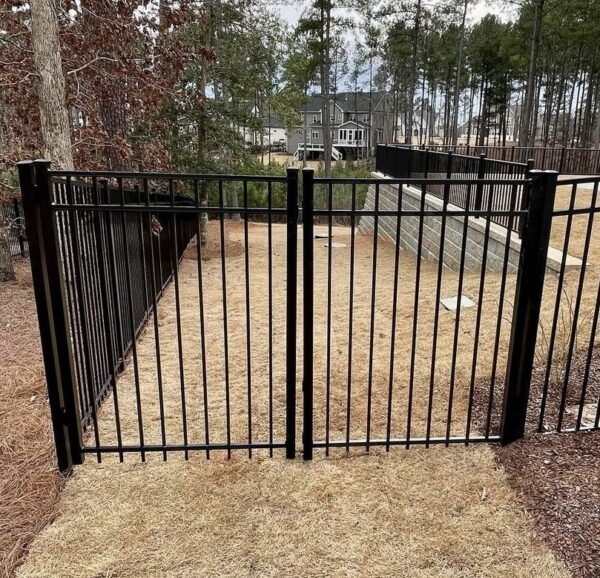 Aluminum fence gate